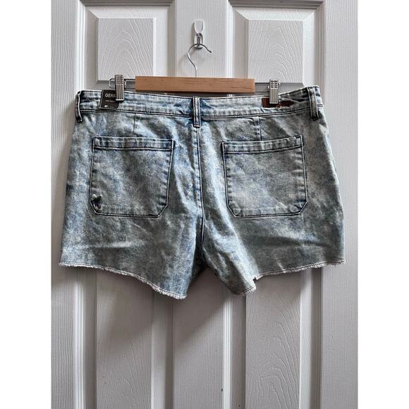 NWT Kut From The Kloth Gerri Fray Jean Short 3 Inch Inseam Size 14 Acid Wash - Picture 2 of 10